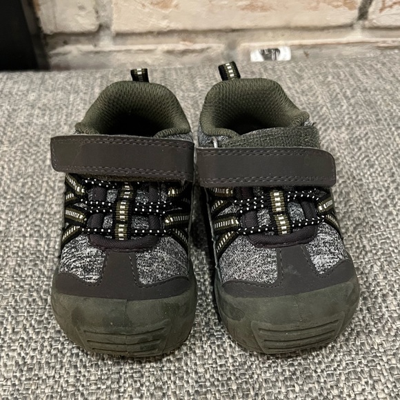 Oshkosh Toddler size 4 sneakers - Picture 5 of 5